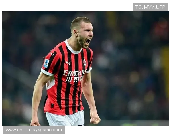 AC米兰前场抢断制造单刀，莱奥射门被侧扑挡住